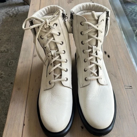 Aquatalia Laila Water Resistant Zip Bootie in Off White Leather Size 9.5. - Picture 2 of 10